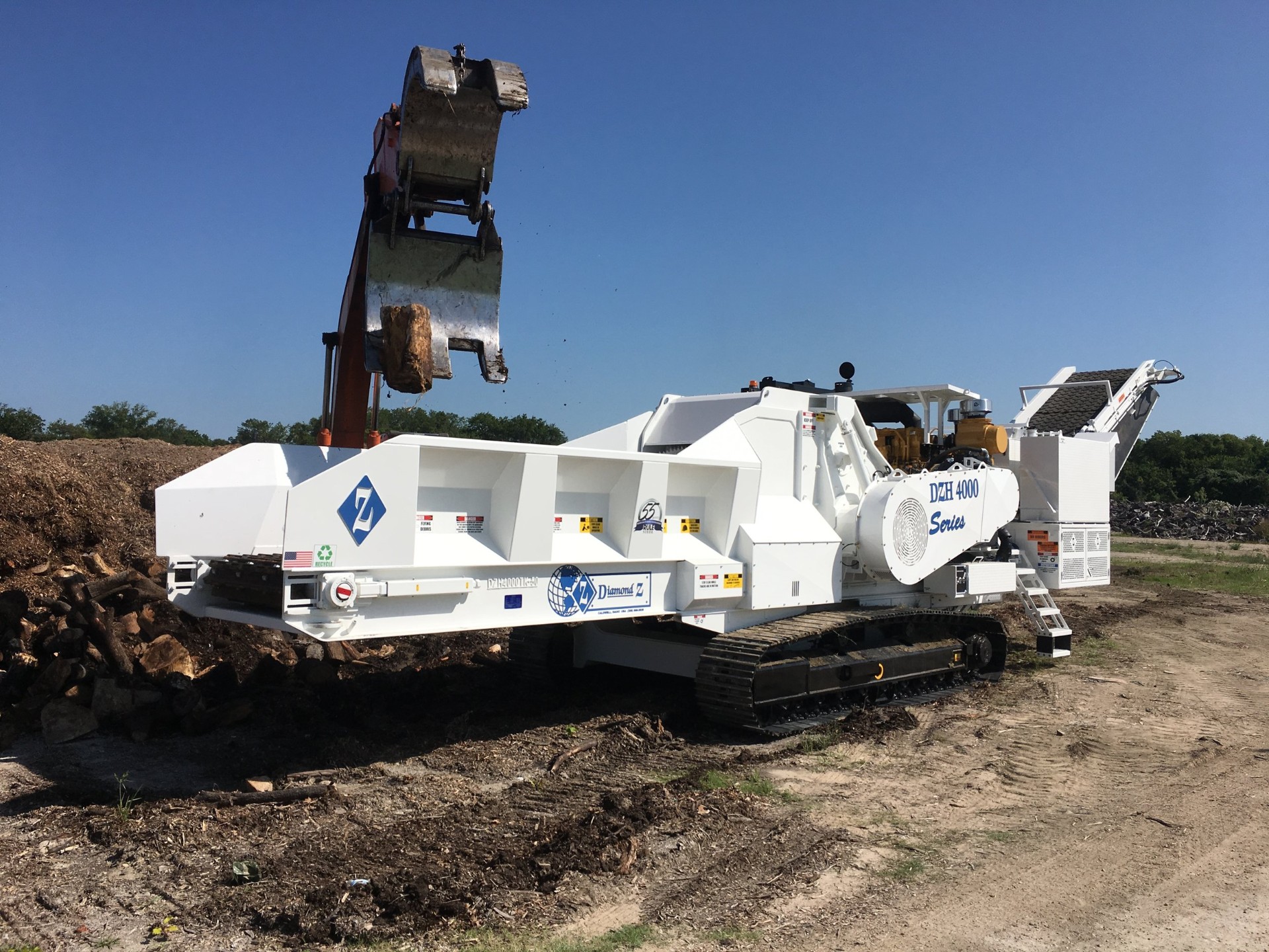Diamond Z DZH 4000 horizontal grinder on a Modern Shovel job site